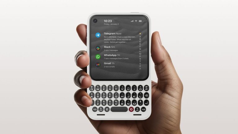 Nostalgia BlackBerry? Clicks Communicator Bikin Kaget!