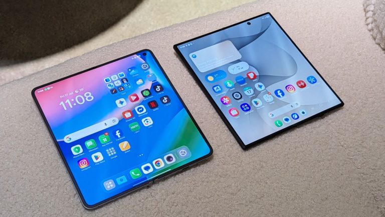 Duel Sengit Layar Lipat Mana Paling Mulus