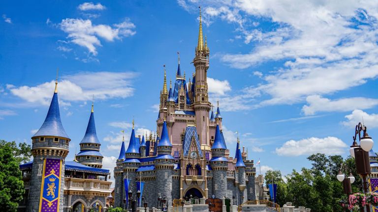 AI Rencanakan Liburan Disney Harga Beda Jauh